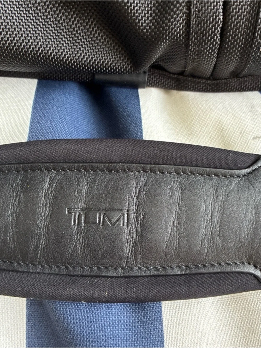 Tumi Alpha Black travel Messenger Bag Multiple Front Pockets laptop sleeve